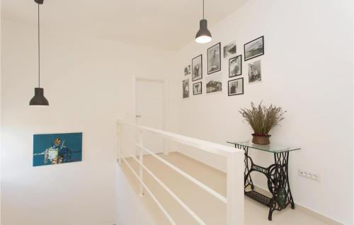 Three-bedroom Holiday Home Vrbnik With A Fireplace 08