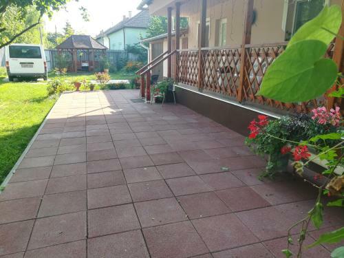 Tiszavir�g Apartmanh�z