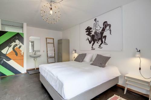 Hostal Bed And Breakfast Zuid Oost Heesterveld / Bnb Zoh