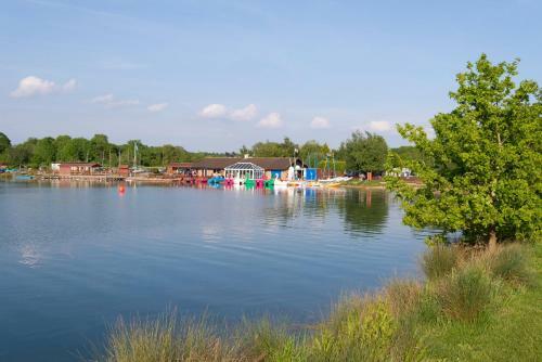 The Lakeside Lodge