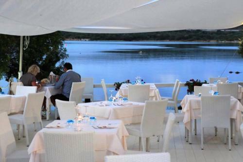 Baia De Bahas - Apartments & Resort