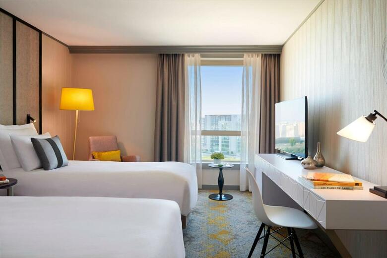 Renaissance Paris La Defense Hotel, A Marriott Luxury & Lifestyle Hotel