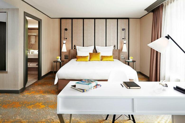 Renaissance Paris La Defense Hotel, A Marriott Luxury & Lifestyle Hotel