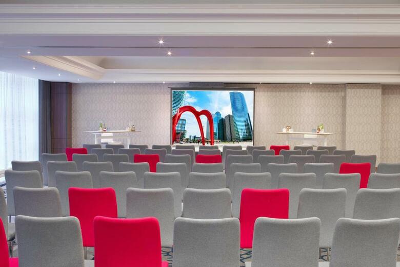 Renaissance Paris La Defense Hotel, A Marriott Luxury & Lifestyle Hotel