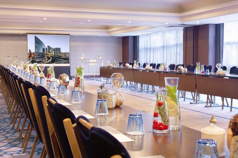 Renaissance Paris La Defense Hotel, A Marriott Luxury & Lifestyle Hotel