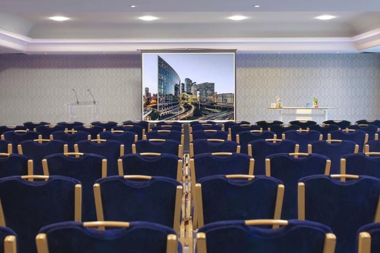 Renaissance Paris La Defense Hotel, A Marriott Luxury & Lifestyle Hotel