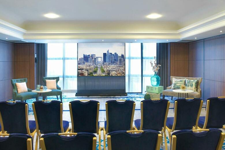 Renaissance Paris La Defense Hotel, A Marriott Luxury & Lifestyle Hotel