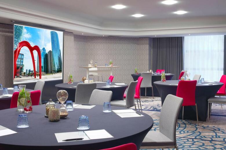 Renaissance Paris La Defense Hotel, A Marriott Luxury & Lifestyle Hotel