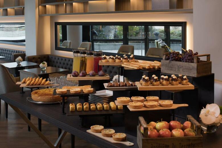 Renaissance Paris La Defense Hotel, A Marriott Luxury & Lifestyle Hotel