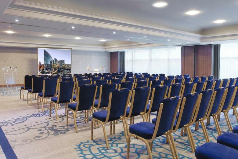 Renaissance Paris La Defense Hotel, A Marriott Luxury & Lifestyle Hotel