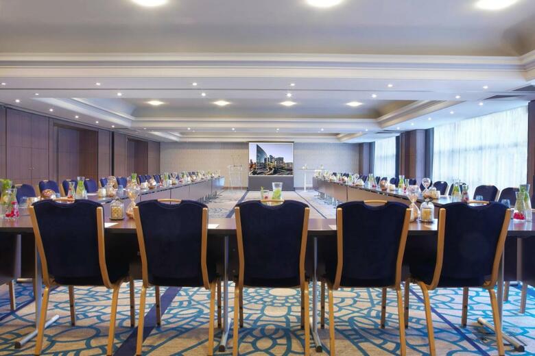 Renaissance Paris La Defense Hotel, A Marriott Luxury & Lifestyle Hotel