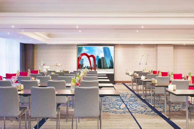 Renaissance Paris La Defense Hotel, A Marriott Luxury & Lifestyle Hotel