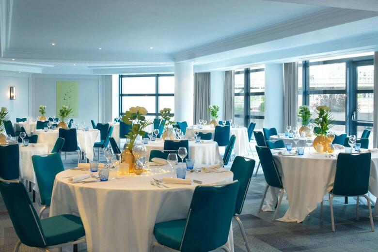 Renaissance Paris La Defense Hotel, A Marriott Luxury & Lifestyle Hotel