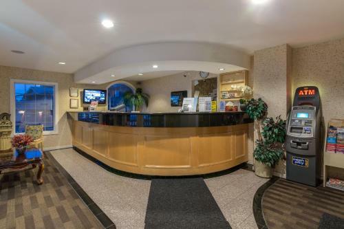 Motel Canadas Best Value Inn Chinook Station
