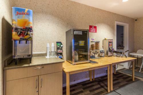 Motel Canadas Best Value Inn Chinook Station