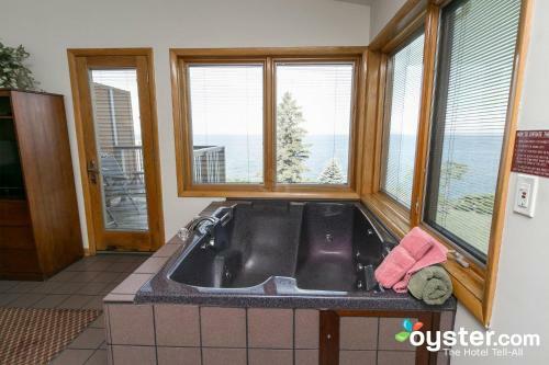 Hotel Lake Bluff Inn And Suites