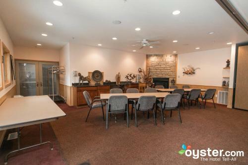Hotel Lake Bluff Inn And Suites