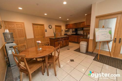 Hotel Lake Bluff Inn And Suites