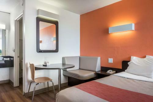 Hotel Motel 6 Connelly Springs