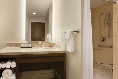 Hotel Embassy Suites By Hilton Akron Canton Airport