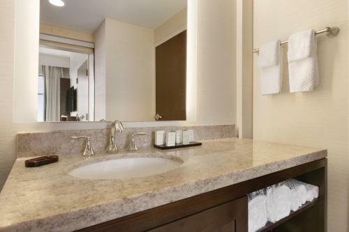 Hotel Embassy Suites By Hilton Akron Canton Airport