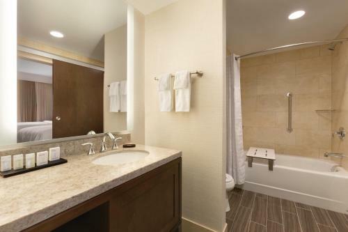 Hotel Embassy Suites By Hilton Akron Canton Airport