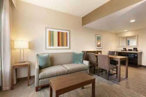 Hotel Embassy Suites By Hilton Akron Canton Airport