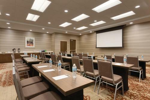 Hotel Embassy Suites By Hilton Akron Canton Airport