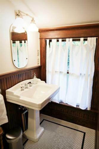 The Gatewood Bed And Breakfast
