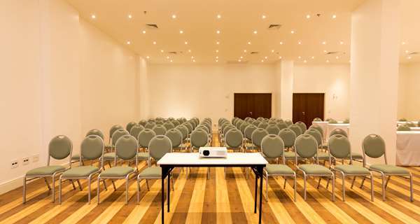 Hotel Tulip Inn Campos