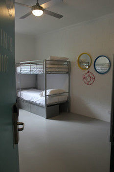 Hostal Parrot Fish Lodge Port Douglas Backpackers