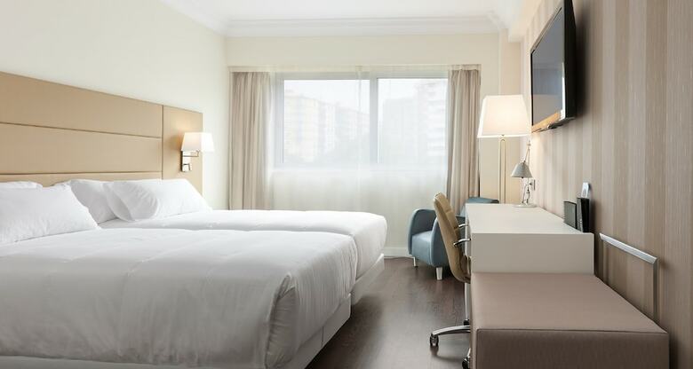 Hotel NH Pamplona Iru�a Park