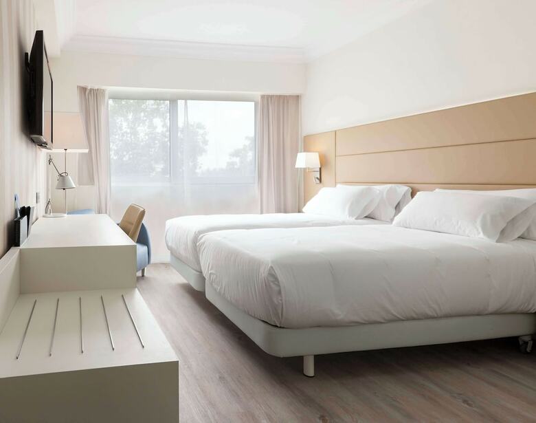 Hotel NH Pamplona Iru�a Park