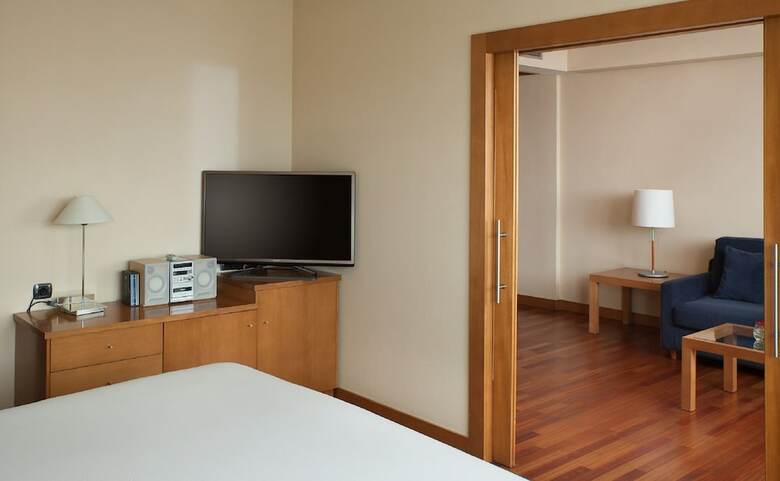 Hotel NH Pamplona Iru�a Park