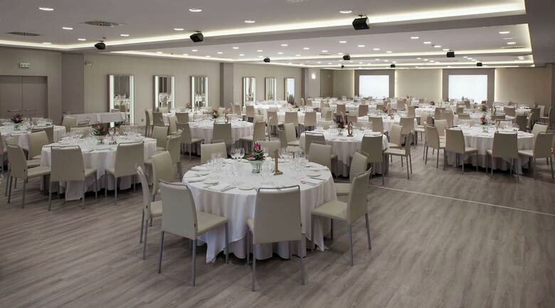 Hotel NH Pamplona Iru�a Park