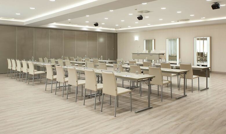 Hotel NH Pamplona Iru�a Park
