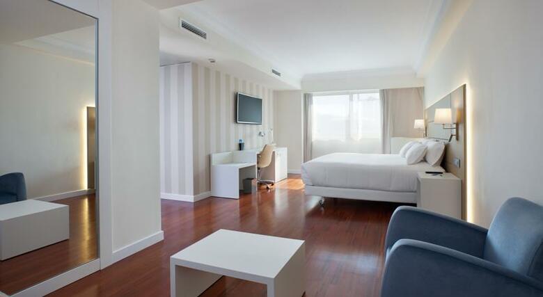 Hotel NH Pamplona Iru�a Park