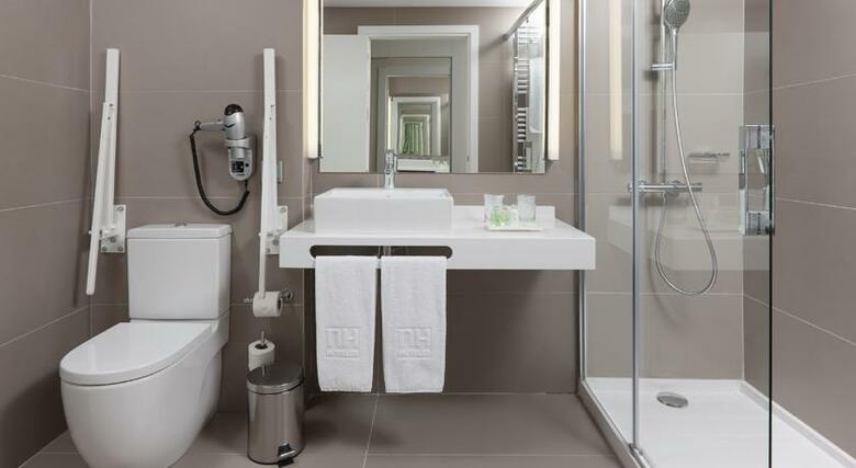 Hotel NH Pamplona Iru�a Park