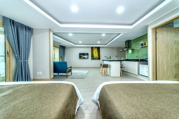 Hotel Jeju Blue Whale Resort