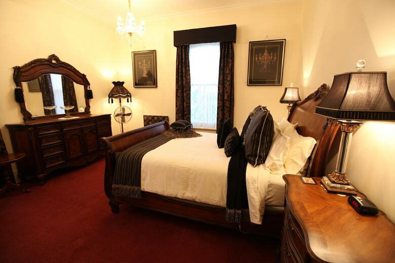 Bed & Breakfast The Grand On Macfie