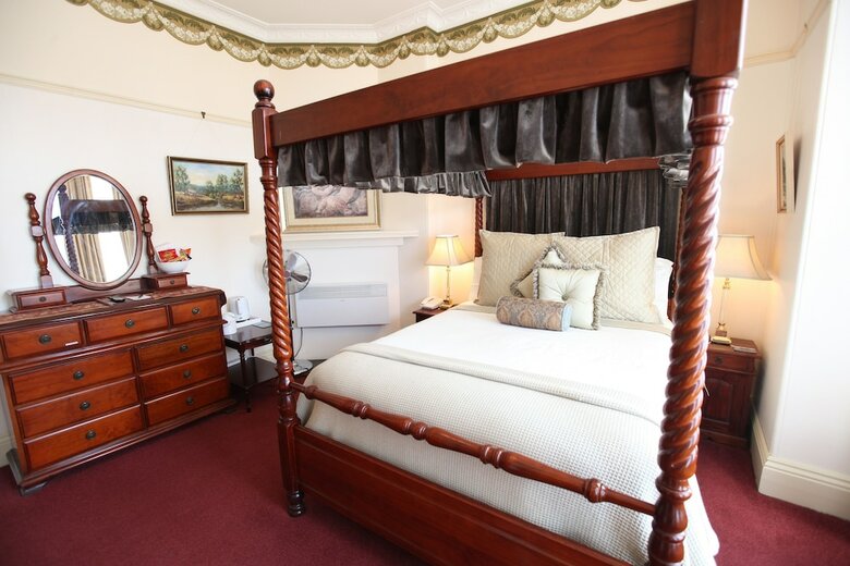 Bed & Breakfast The Grand On Macfie