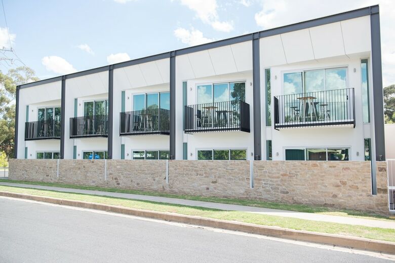 Hotel Young Federation Motor Inn