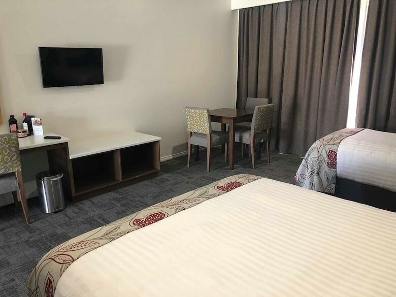 Hotel Young Federation Motor Inn