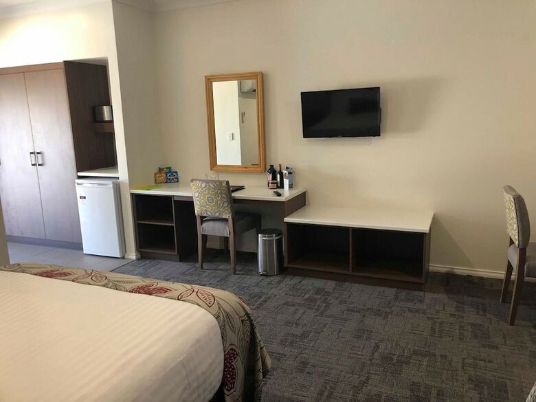 Hotel Young Federation Motor Inn