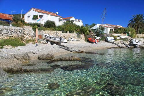 Holiday Home Milna 8900