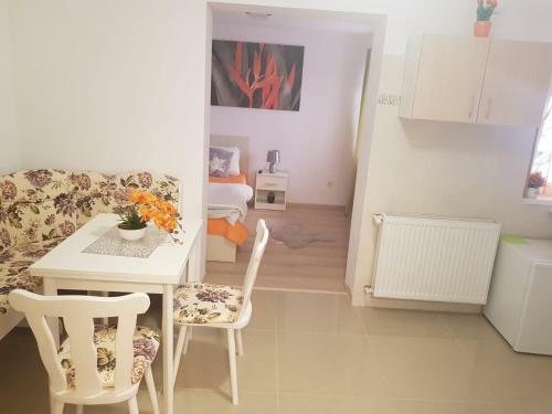 Georgiana Apartments