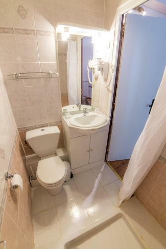 Hostal Chalet Les Moineaux Chambres D'h�tes