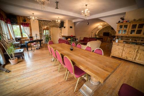 Hostal Chalet Les Moineaux Chambres D'h�tes