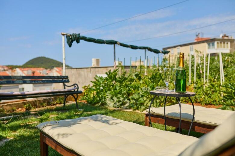 Residencia Guesthouse Anica