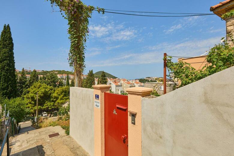Residencia Guesthouse Anica